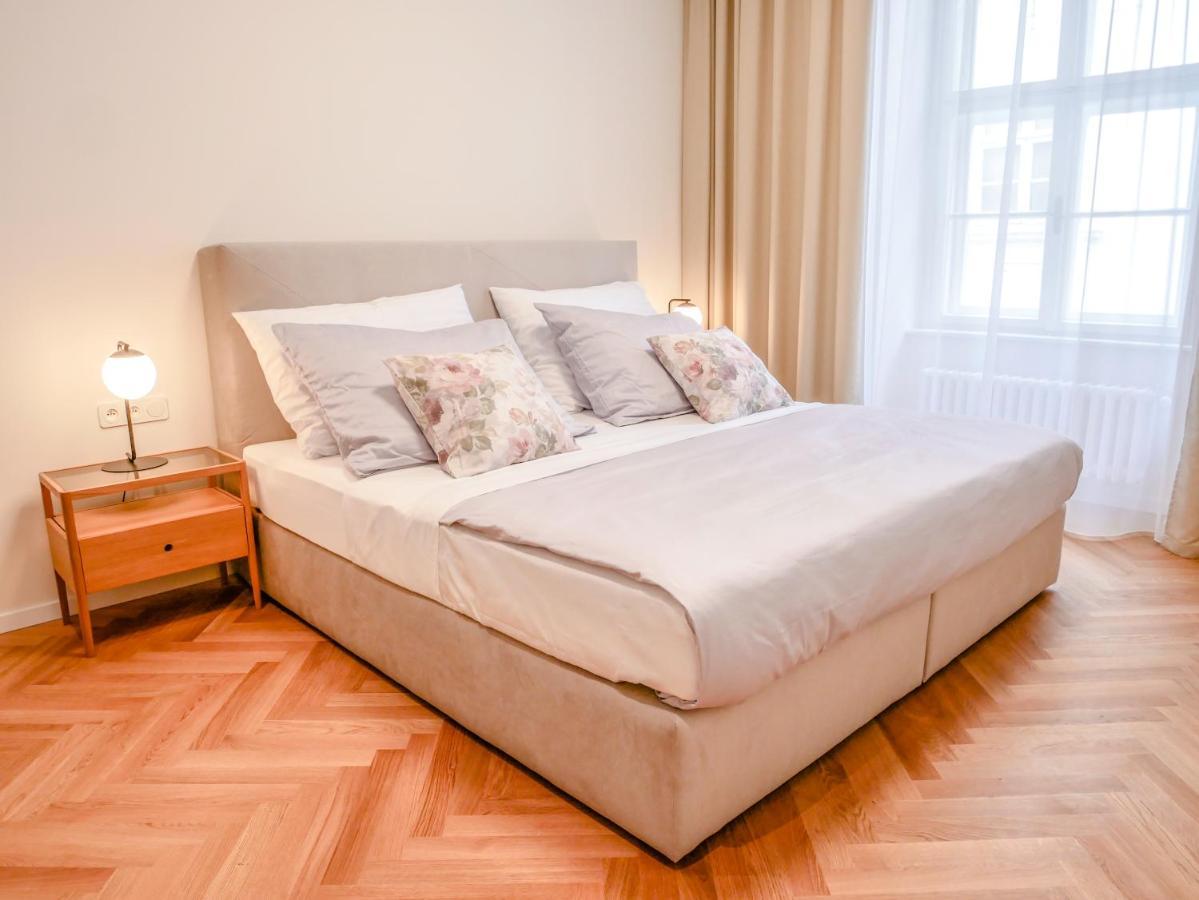 Laurinska 1 Apartments Bratislava Buitenkant foto