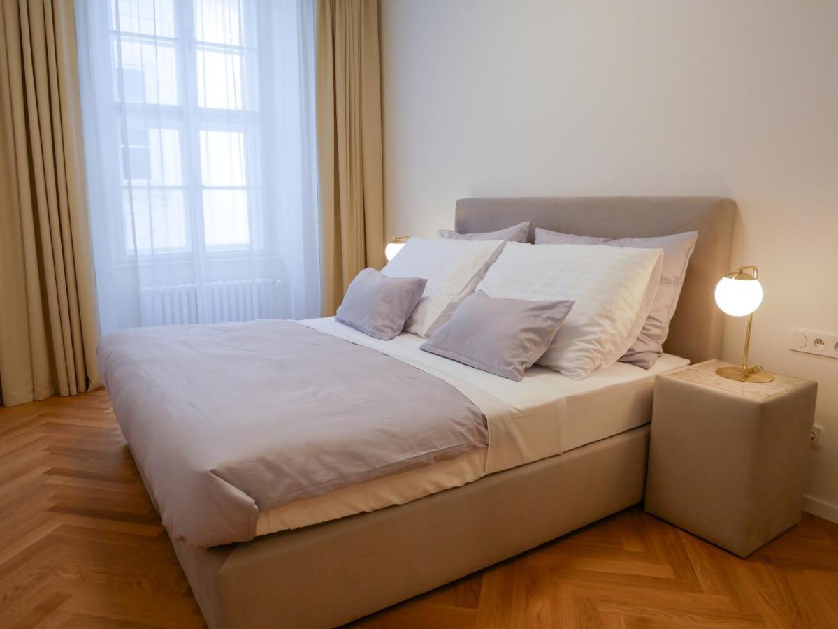 Laurinska 1 Apartments Bratislava Buitenkant foto