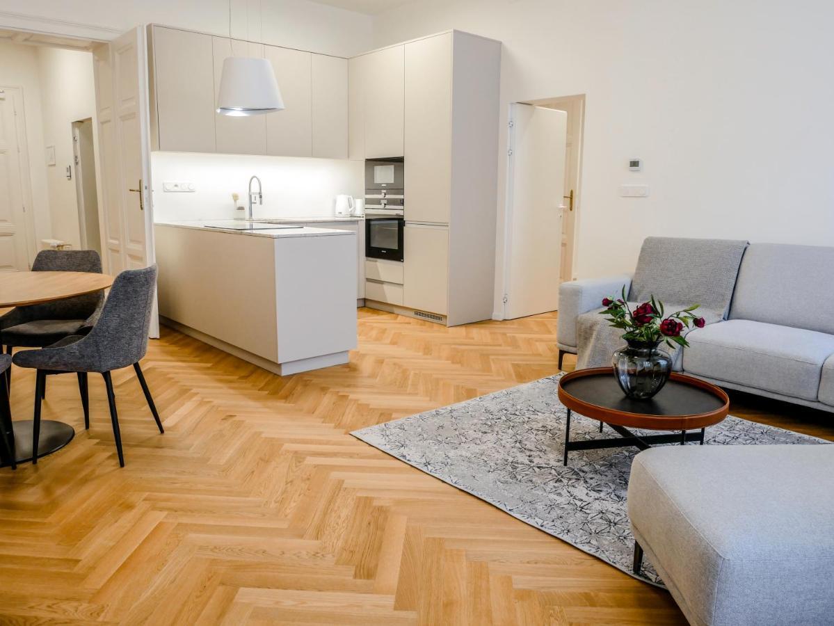 Laurinska 1 Apartments Bratislava Buitenkant foto
