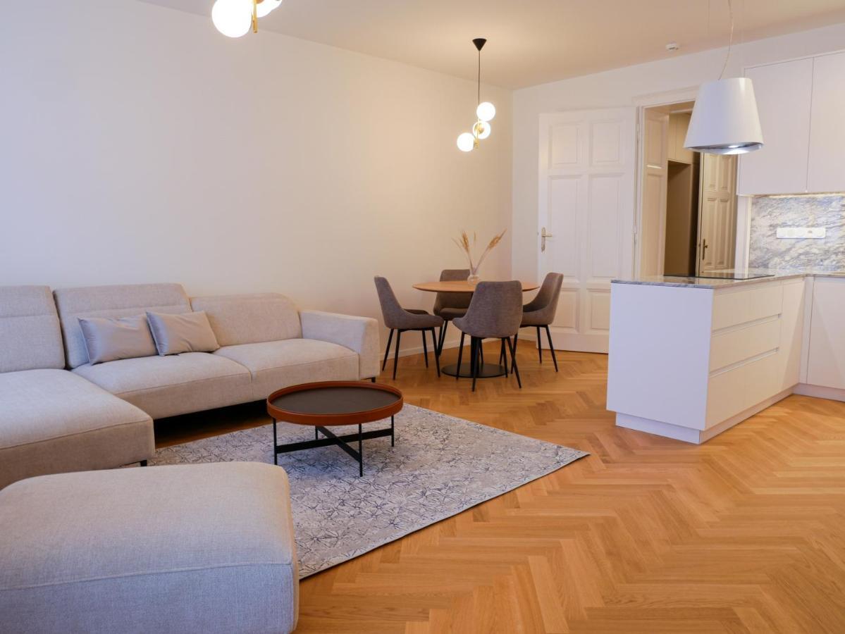 Laurinska 1 Apartments Bratislava Buitenkant foto
